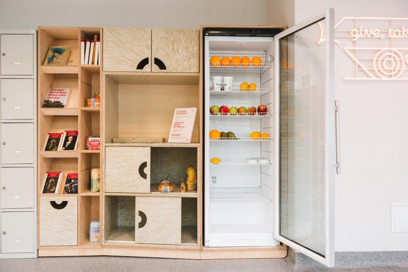 Food Sharing Corner at USWPS in Warsaw