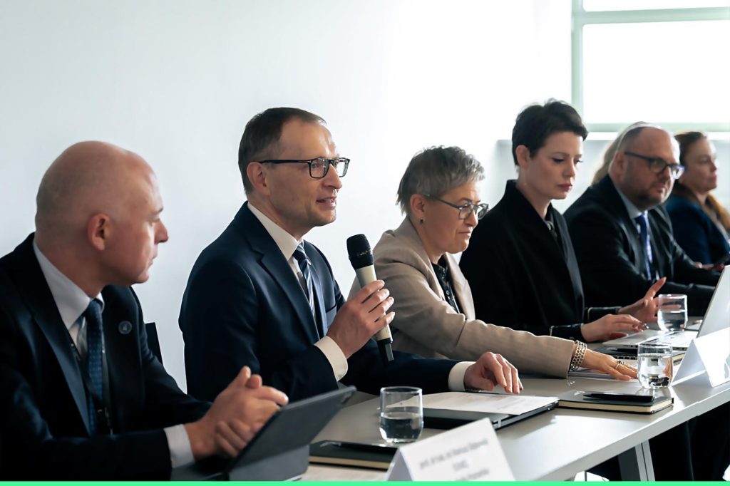 Profesor Roman Cieślak Rector of SWPS University leads a meeting of experts discussing the future of higher education in Europe